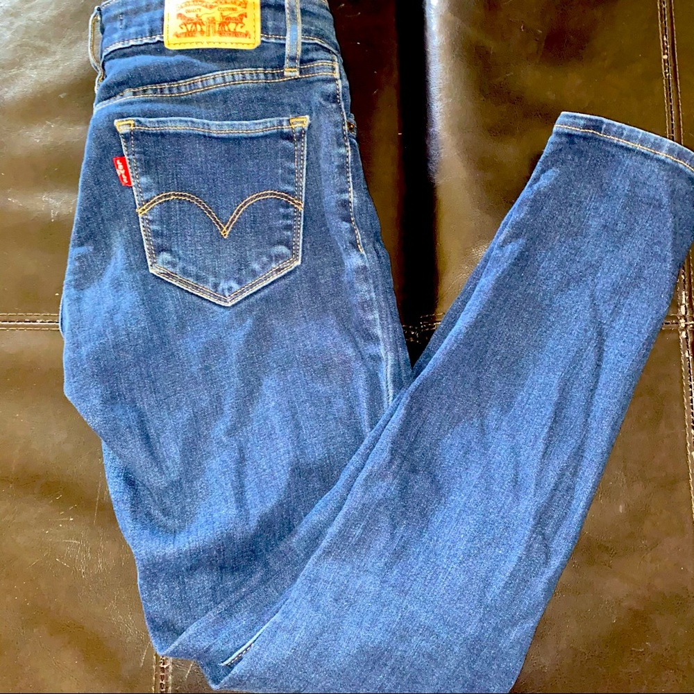 Women’s Levi skinny jeans